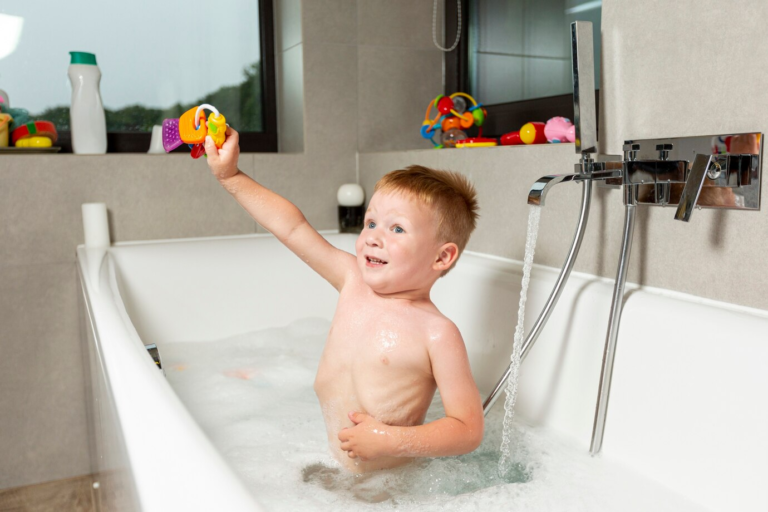 Banheiras para banheiros infantis: diversão e segurança na hora do banho